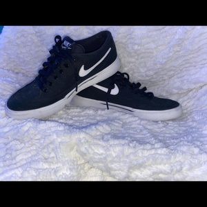 Black Nike Shoes- size 8